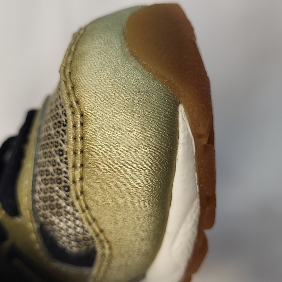 New Balance Gold and Black Baby Shoe's - Picture 11 of 11